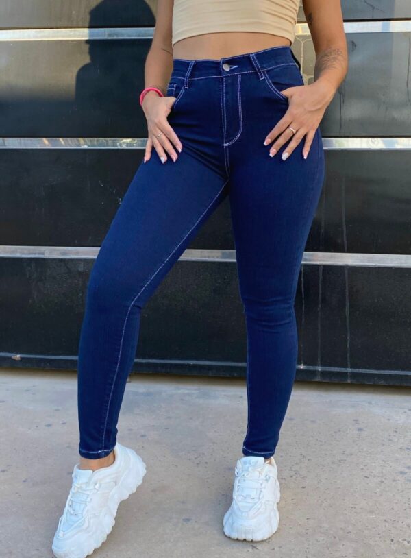 Jean Clásico Recto Elastizado Azul Con Costuras Blancas, foto 4