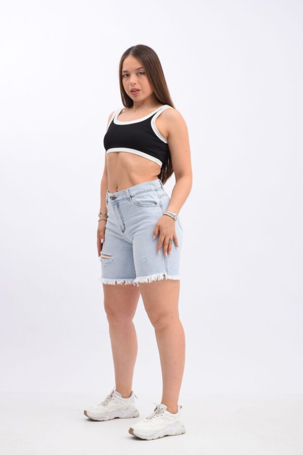 Bermuda Rígido Celeste Claro Con Roturas y Botas Deflecadas, foto 6