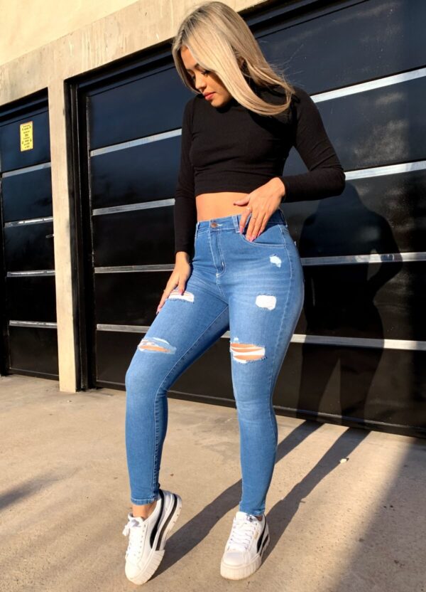 Pantalón Elastizado Celeste Con Bigotes y Roturas, foto 5