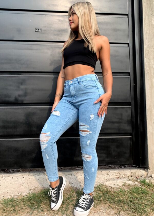 Jean Chupín Elastizado Celeste Claro Nevado Con Roturas, foto 3
