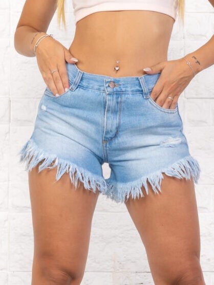 Short Tiro Medio Rígido Celeste Con Roturas y Botas Deflecadas