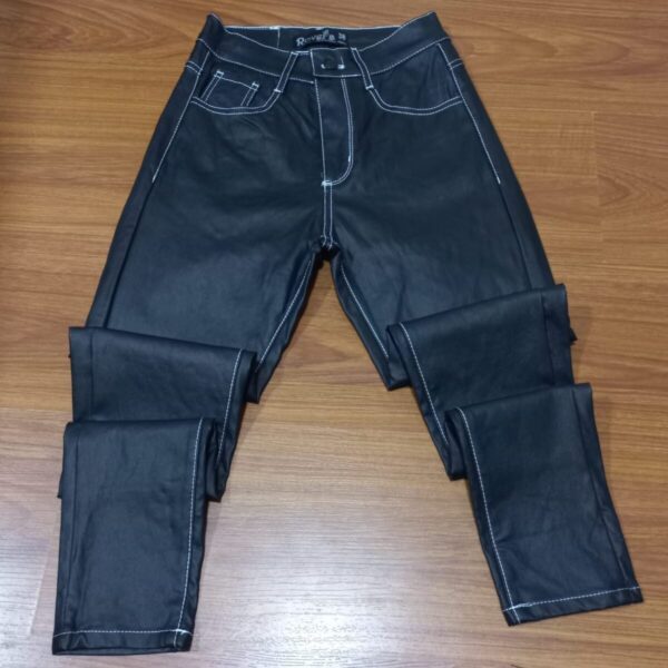Pantalón Elastizado Blanco Engomado Con Costuras Blancas